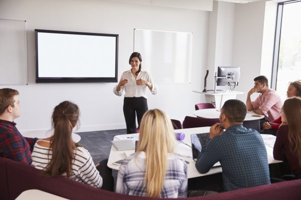 Etudiants de la préparation aux examen d'accès à la formation formation de commissaire justice