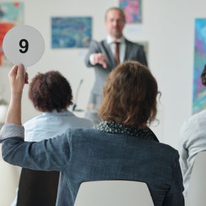 Oser l’activité de vente judiciaire de meubles aux enchères publiques